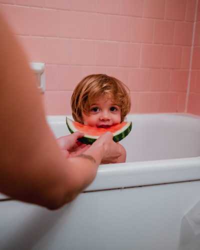 How to make bathtime fun for babies